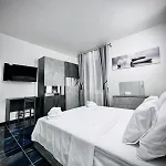 Seven Nights Bed and Breakfast Μπολόνια